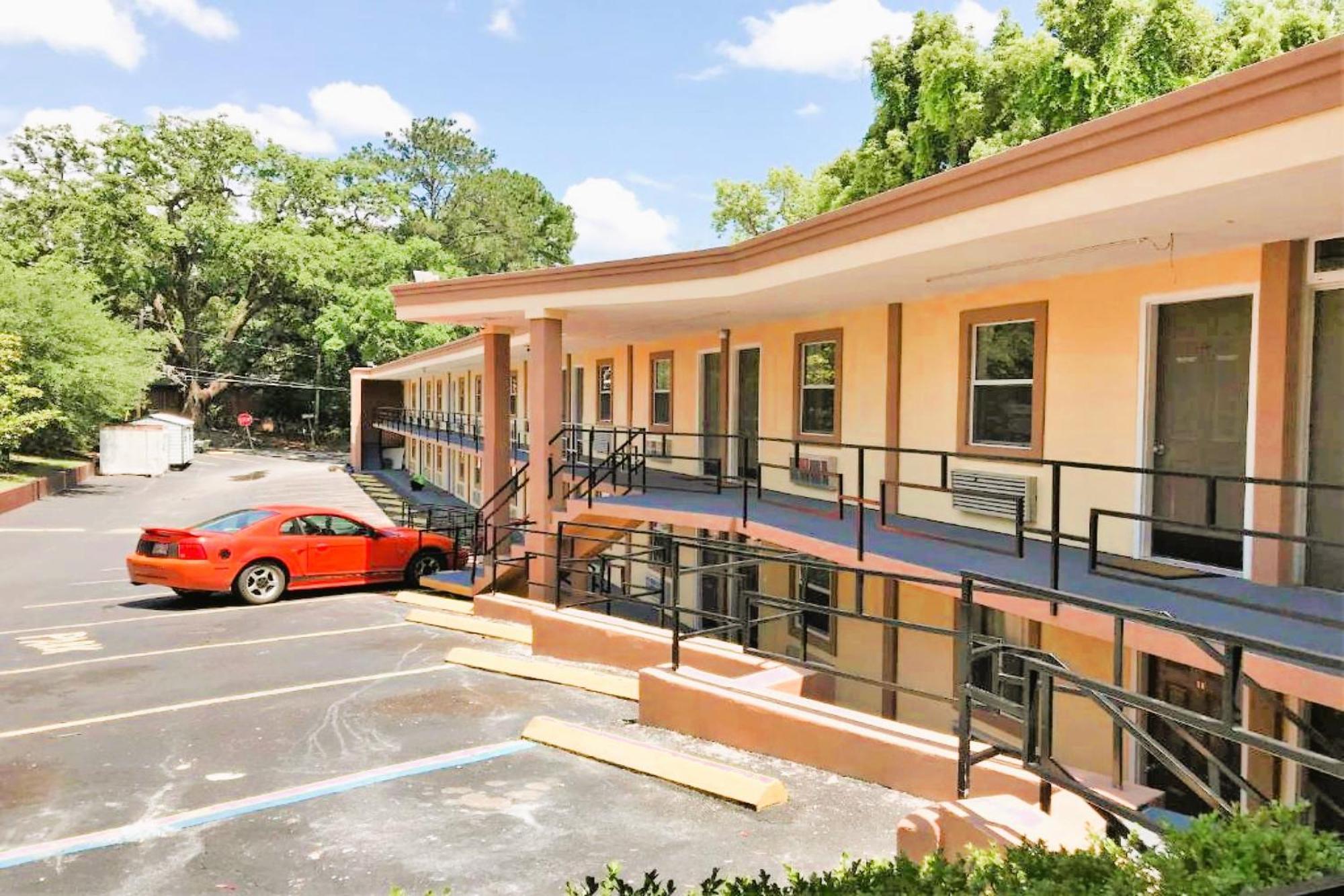 Oyo Hotel Tallahassee Downtown Eksteriør billede